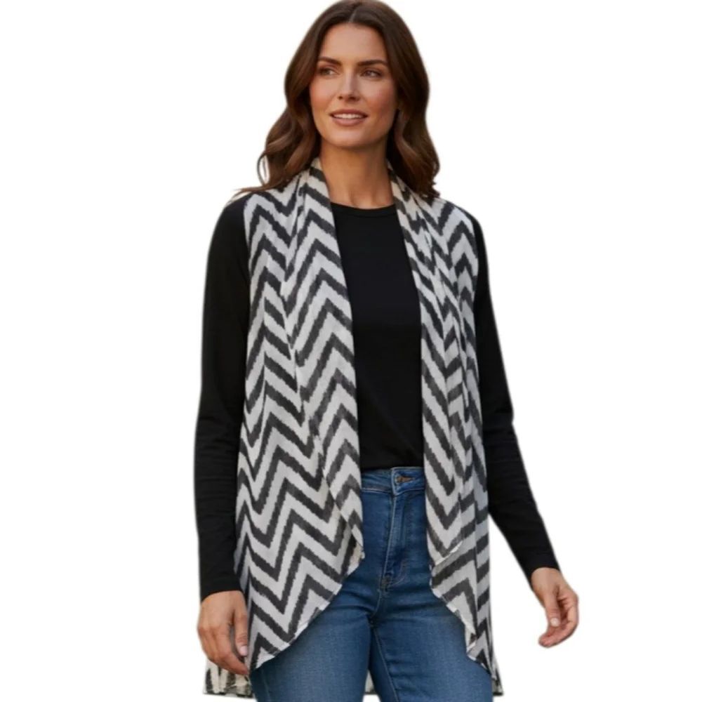 CHRISTOPHER & BANKS BLACK & WHITE CHEVERON PRINT CARDIGAN SZ.S EUC.